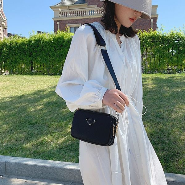 

2021 new luxury designer solid clamshell ladies one-shoulder dinner bag simple french retro classic texture style versatile temperament mass