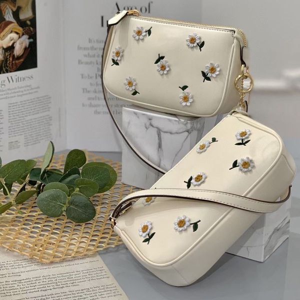 

designer bags akend women's c family daisy dimensional embroidery sweet fairy mahjong portab zhouzhoubao123 old bag flower