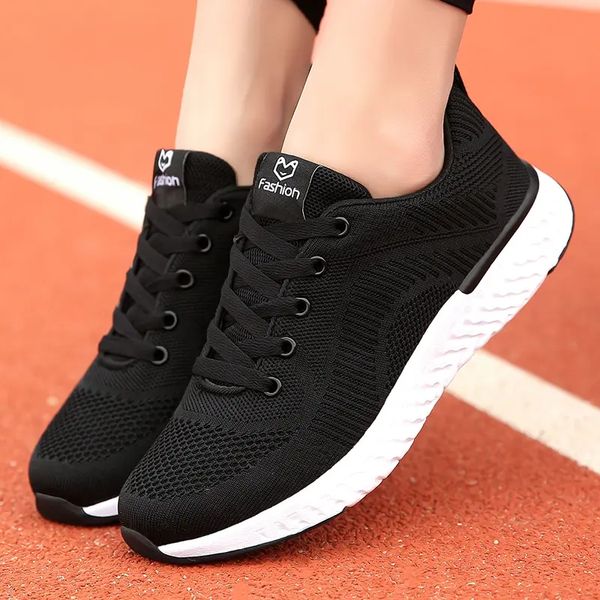 2021 Mulheres Correndo Tênis Preto Branco Criado Rosa Moda Feminina Trainadores Respiráveis ​​Esportes Sneakers Tamanho 35-40 18 18