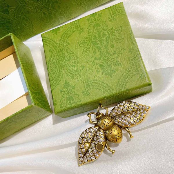

hair clips barrettes women fashion bee letter pattern clip with box options trendy womens jewelry, Golden;silver