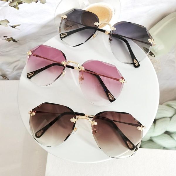 

sunglasses fashion rimless gradient female metal temples beach travel classic women glasses brand design sense, White;black