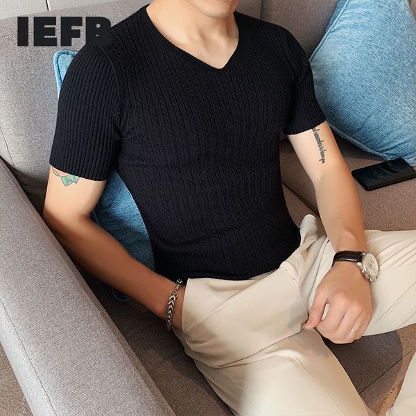 IEFB Britânica Masculina Coreana Slim Fit V-Pescoço Preto Casual T-Shirt Sólida Color Manga Curta Confecção de Confecção de Moda Base Tee Tops 210524