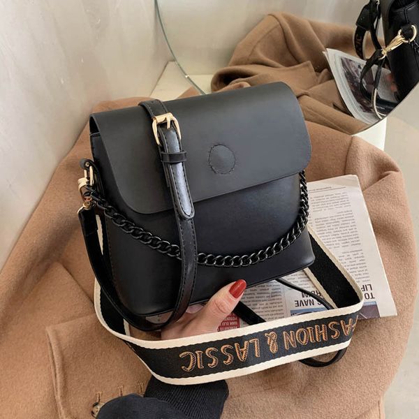 

bag 2021 new fashion messenger bag women's soft leather spring and summer simple texture broadband one shoulder bucket, Black;brown