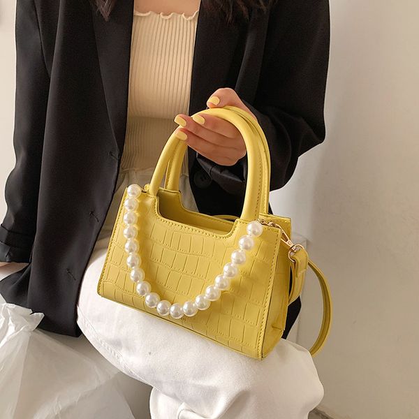 

summer pearl and spring 2021 fashion leisure texture foreign style advanced sense portable messenger bag trend