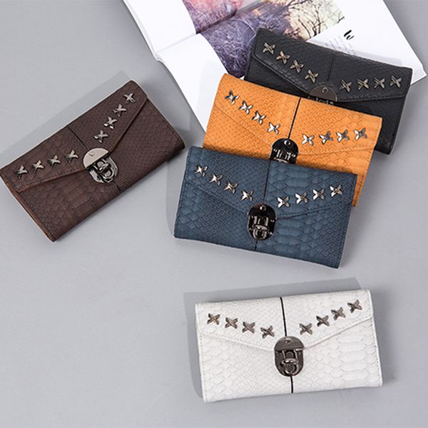 

evening bag a type of women's purse