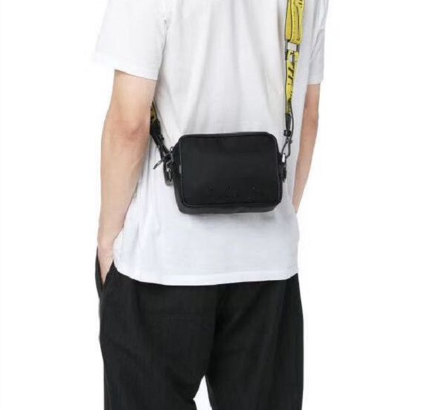 

2022ss men shoulder bag yellow strap off skateboard bag chest bags anti-theft sling pack usb charge port satchel canvas sport bags