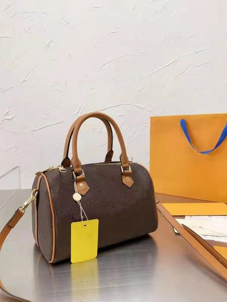 

designer designed diagonal bag. women's old flower pattern, size 25cm.