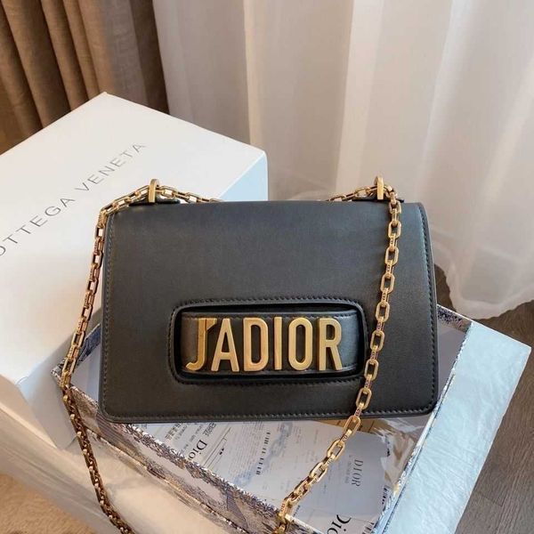 

handbg pop bg is coming, super beutiful smll bg, must-hve for trendsetters zly