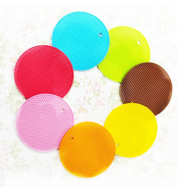 

colorful round silicone honeycomb mat heat resistant and insulation thickened