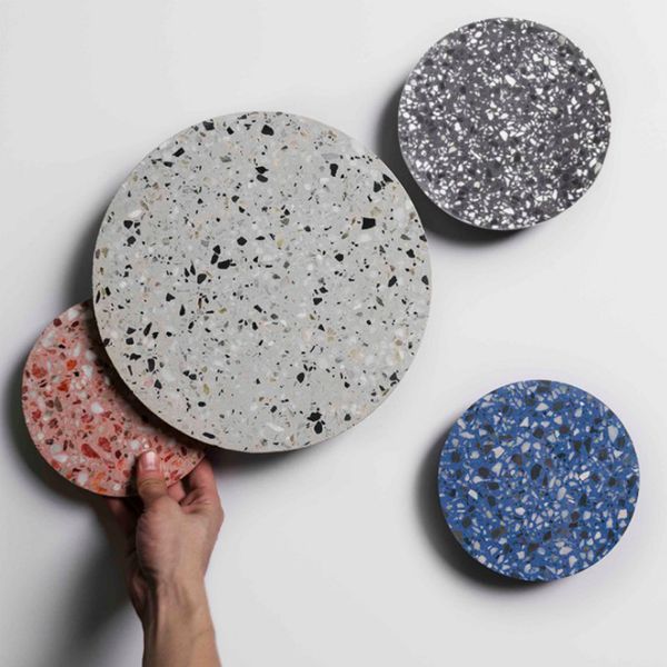 Moderno semplice terrazzo lampada da parete corridoio sfondo comodino rotondo sottile marmo nordico accanto all'illuminazione