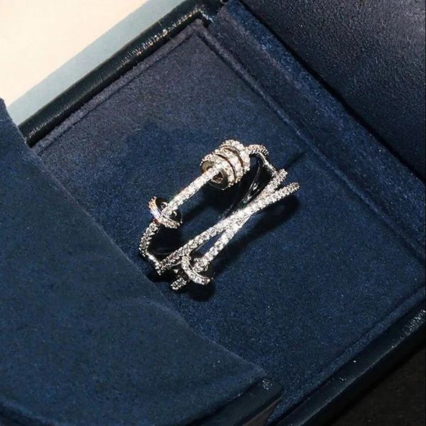 Bandringen Luxe Desingers Ring Wijsvingerringen Vrouwelijke Mode Persoonlijkheid Ins Trendy Niche Design Tijd om te rennen Internet Celebrity Ring Elegant met vrouw