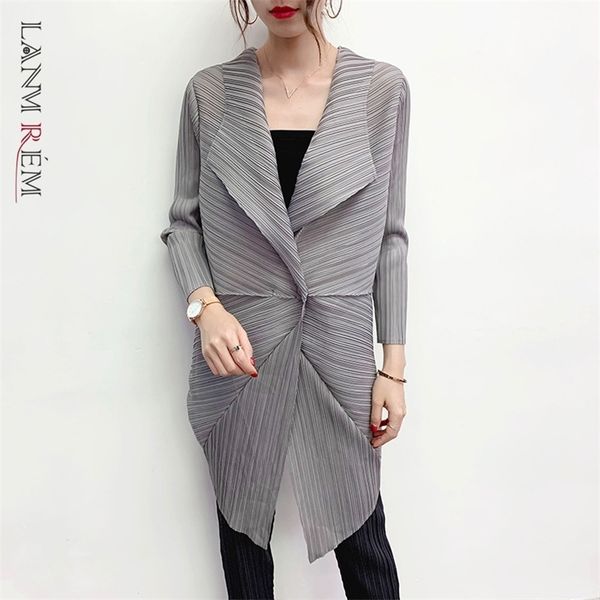 

lanmrem high qualty personality pleated long coat for female summer temperament single button loose trench yj175 210820, Tan;black