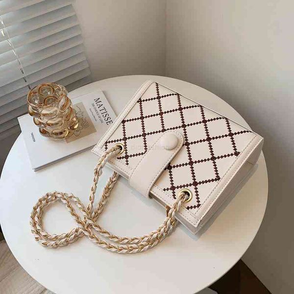 

popular bag female messenger summer 2021 fashion foreign style single shoulder chain texture ins small square, Black;red