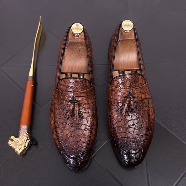 2022 Moda Crocodilo Skin Shoes Mens Formal Dress Sapatos Calçados de Couro Marrom Clássico para Homens Italiano Moda Mens Vestido Modafers