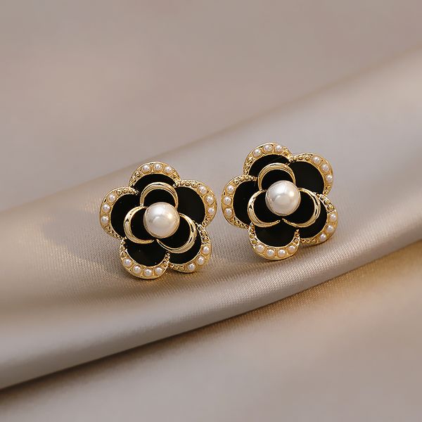 

classic black camellia flowers pearl stud ear charm lady exclusive designers earrings unusual jewelry gifts for women girls new trendy, Golden
