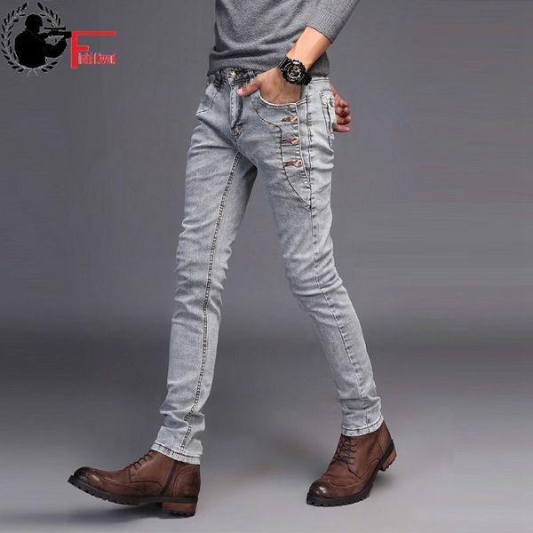 Джинсы Мужчины Молодая Мода Trend Корейский стиль High Street Streetwear Skin Slim Fit Кнопка Джинсовые Брюки Мужской Брюкер Черный Синий 210518