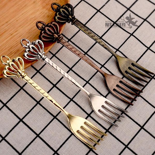 

vacclo 1pc retro crown mini fruit fork vintage dessert cake melon cute kitchen tableware gift coffee store cup mug decor forks