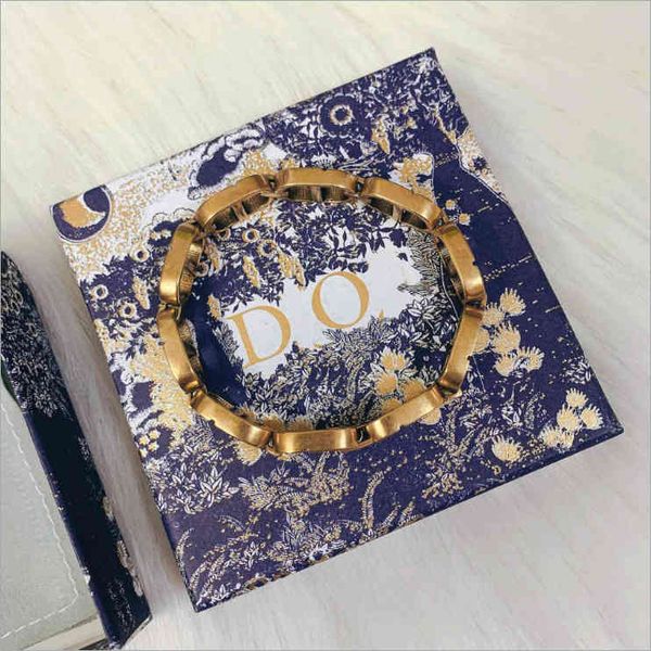 

70% off high version letter bracelet qz70, Golden;silver