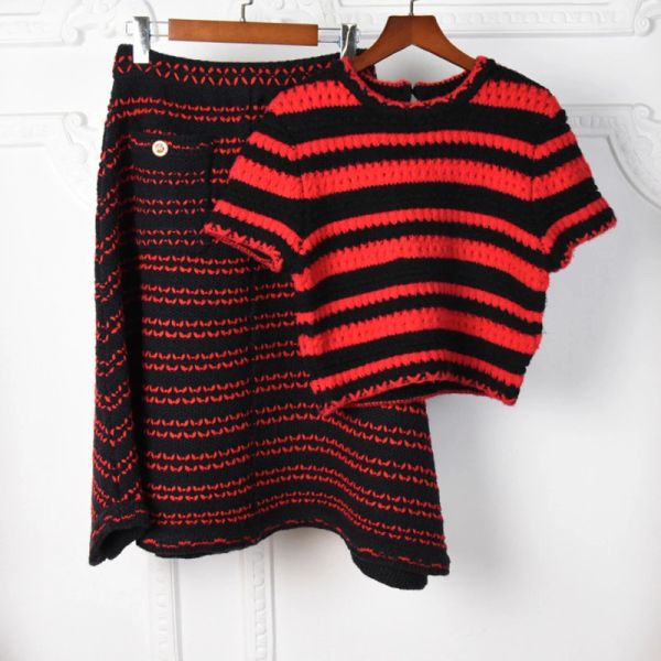 

2021 spring brand same style two pieces sets crew neck short sleeve red black empire fashion womens clothes fengyi, White