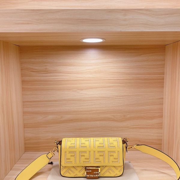 

2021 new french stick bag, handbag, slung printed hollowed out postman's small square bag zmm