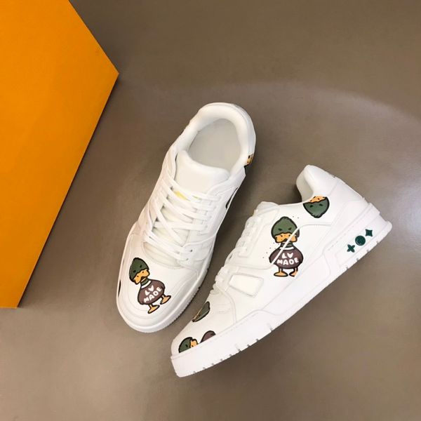 

2021 summer mans shoes comfortable and antiskid womans slippers cartoon sandals non-slip indoor outdoor soft beach fashion q5, Red;white