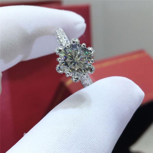

geoki 925 sterling silver perfect cut 2 ct 8mm passed diamond test d color vvs1 moissanite snow queen ring luxury party jewelry cluster ring, Golden;silver