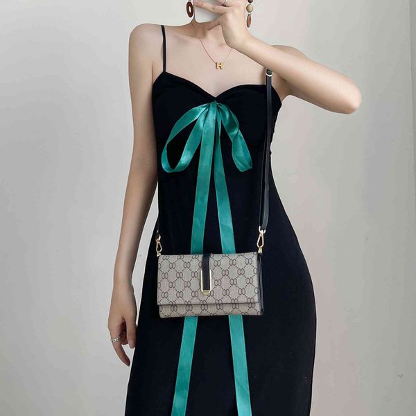 

new live broadcast quality simple wallet women's long handbag diagonal mobile phone bag purse outlet, Red;black
