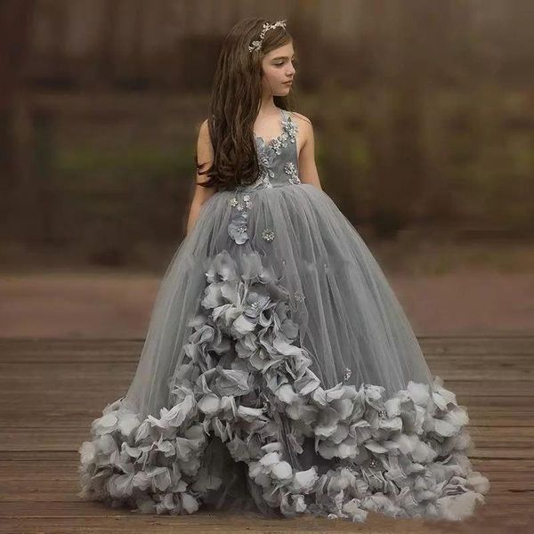 Prinzessin graue Blumenmädchenkleider Ballkleid handgemachte Blumen Perlen Mädchen Festzug Kleid Sweep Zug Rüschen Rock Tüll Kinder Partykleider