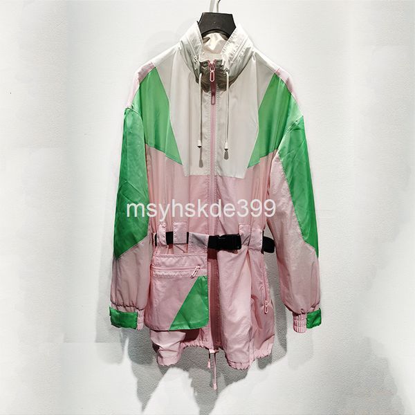 

two piece dress one after another, a small number of designs have been issued. in spring and summer 20th, thin section splices colors, White