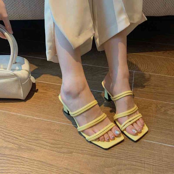 Сандалии женщины мода квадратный носок высокие каблуки сексуальная узкая полоса желтый синий коренастый каблук тапочки леди 220307