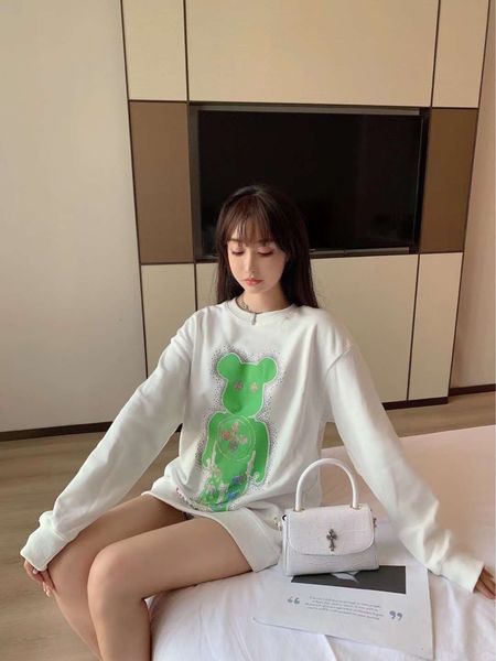 

2021 Early Autumn New Fashion Brand Ch Heavy Industry Hot Drill Violence Bear Drawing Loose Round Neck Women's Sweater, Black