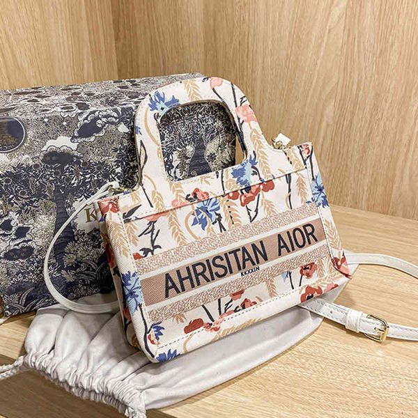 

factory outlet design small women 2021 korean new tote hand women's trend embroidery small square bag one shoulder messenger bag