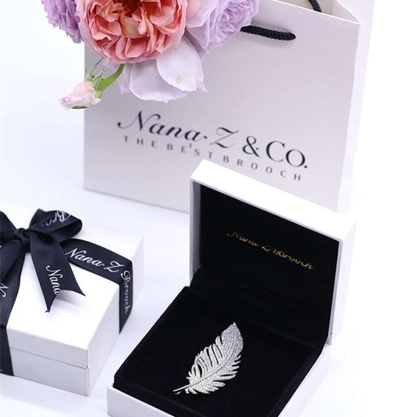 

sun li's same feather collar pin buckle women's coat japanese korean simple high-end cardigan accessories brooch, Gray