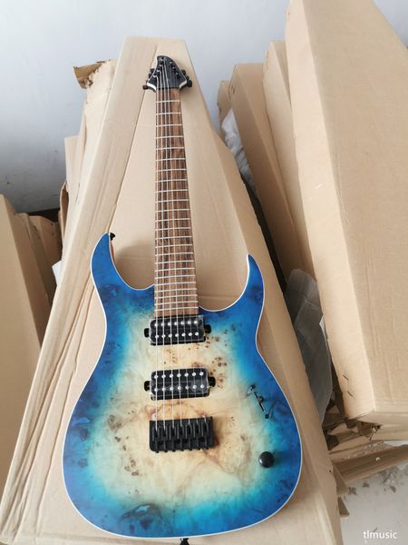 7 cordas azuis folheador de bordo mogno corpo guitarra elétrica com hardware preto, Fingerboard de Rosewood, guitarra está em estoque