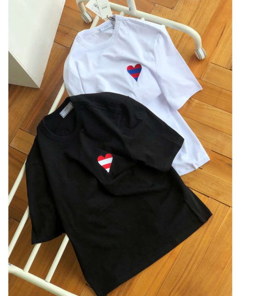 

a niche light luxury method single-order limited classic love embroidery loose men's and women's os short-sleeved t-shirt, White;black
