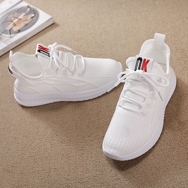 Mulheres voando 2021 Chegada Esportes Correndo Tênis Feminino Estudante Casual Lace-Up Decor Sneakers