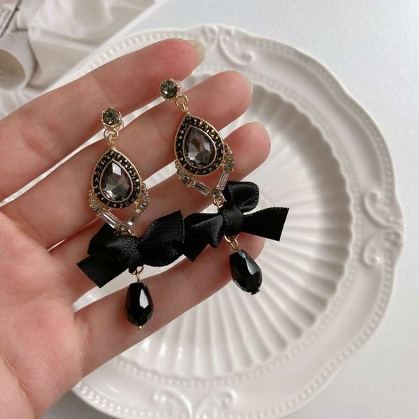 

spring sweet cool black earrings temperament long water