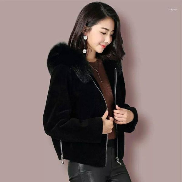 

sheep sheared velvet faux fur coat female short hooded coats 2021 winter collar lamb wool coat1, Black