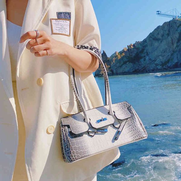 

crocodile pattern portable single shoulder underarm bag