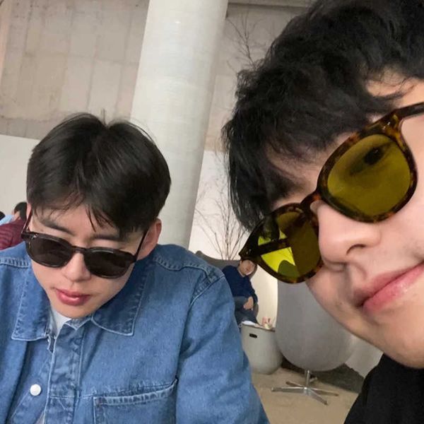 

wu yifan sunglasses for men and women, White;black