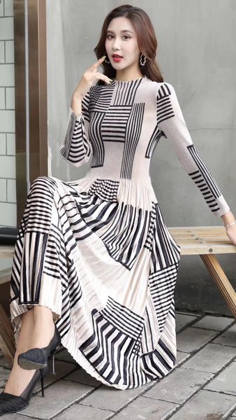 

dress miyake wrist sleeve round collar fold patchwork fashion, Black;gray