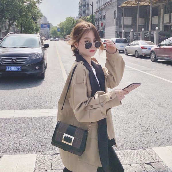 

women's trench coats big goods are very good, autumn short stitching, Tan;black