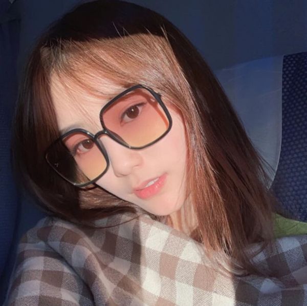 

square large frame net red plain sunglasses, White;black