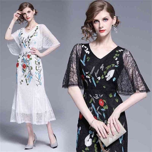 Женщины Летние взлетно-посадочные полосы вышитые кружева платье Vestidos дамы V-образным вырезом мода тонкий белый / черный русалка платья 210603