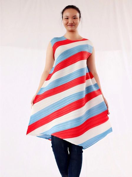 

dress miyake pressure show thin stripe irregular fold with sleeveless, Black;gray