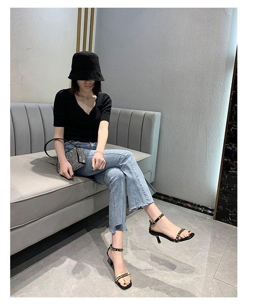 Scarpe eleganti One Word Buckle 2021 Versione coreana estiva di sandali sexy stile fata con rivetti trasparenti con tacco alto