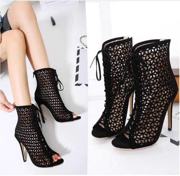 

boots fashion in early spring, Black