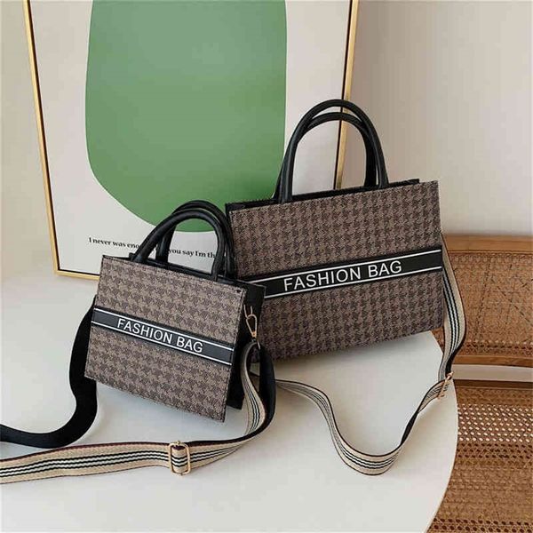 

83% off wholesale sale new version of foreign style large capacity tote bag niche fashion lattice messenger ins hand single shoulder bag wom