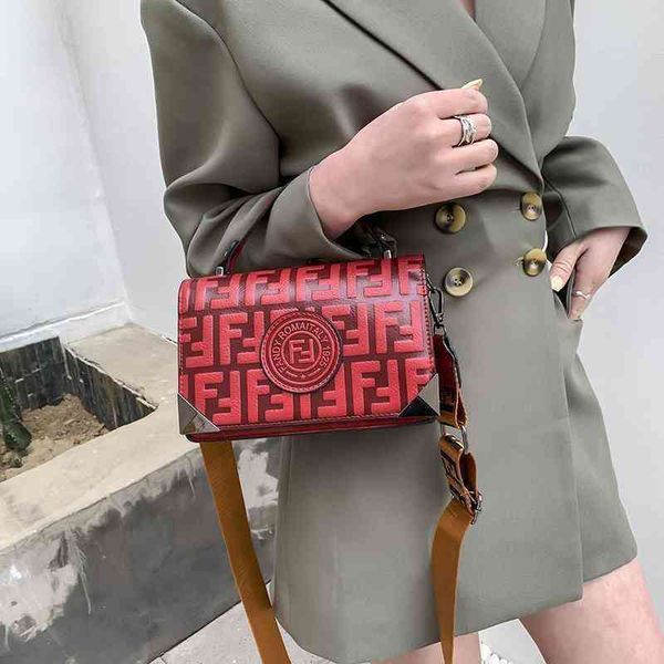 

2022 new factory wholesale women's small square women's texture single shoulder broadband messenger bag