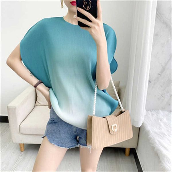 

miyake pleated t-shirt women loose bat shirt 2021 summer new gradient color t shirt round neck fashion women's women y0621, White